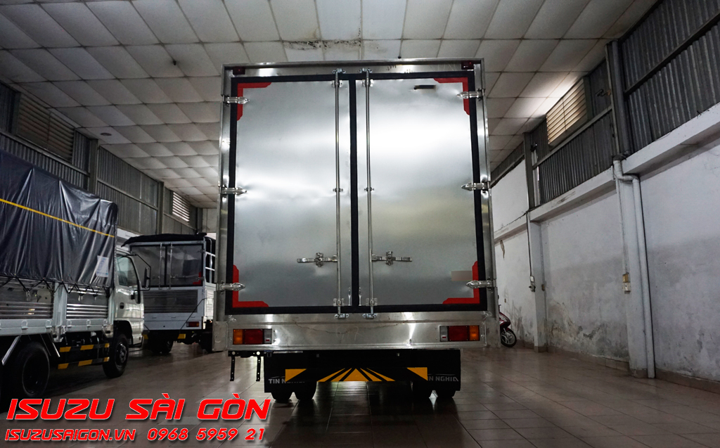 Xe Tải Isuzu 5 Tấn Thùng Kín 5